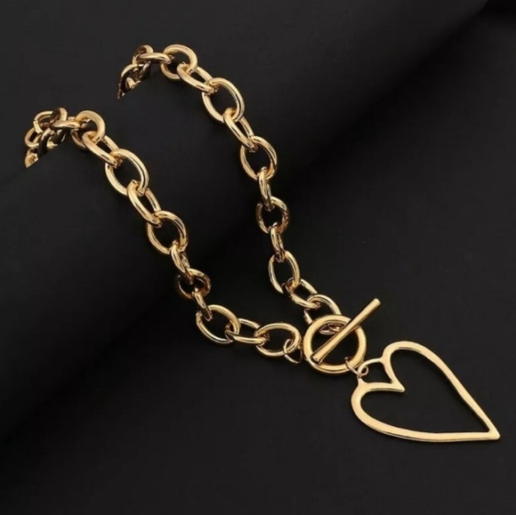 🔹️True To Form🔹️ Golden Tone Hollow Heart Charm 18" Necklace - Picture 7 of 8